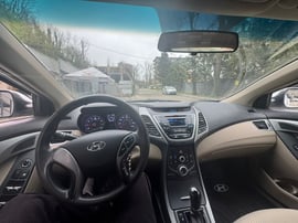 Hyundai Elantra — exterior view 3