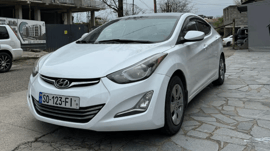 Hyundai Elantra — exterior view 1