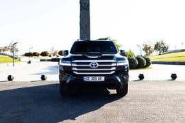 Toyota land cruiser 300 — exterior view 2