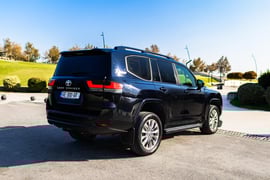 Toyota land cruiser 300 — exterior view 3