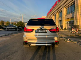 BMW X5 — exterior view 2
