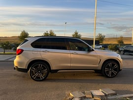 BMW X5 — exterior view 3
