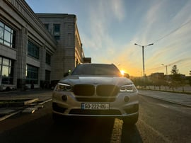 BMW X5 — exterior view 5