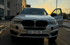 BMW X5 — exterior view 1