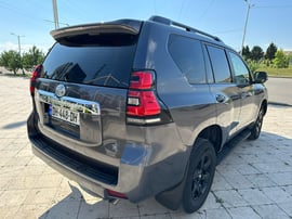 Toyota prado — exterior view 8