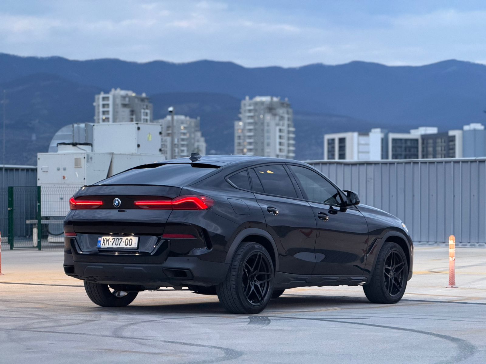 BMW X6 — exterior view 2