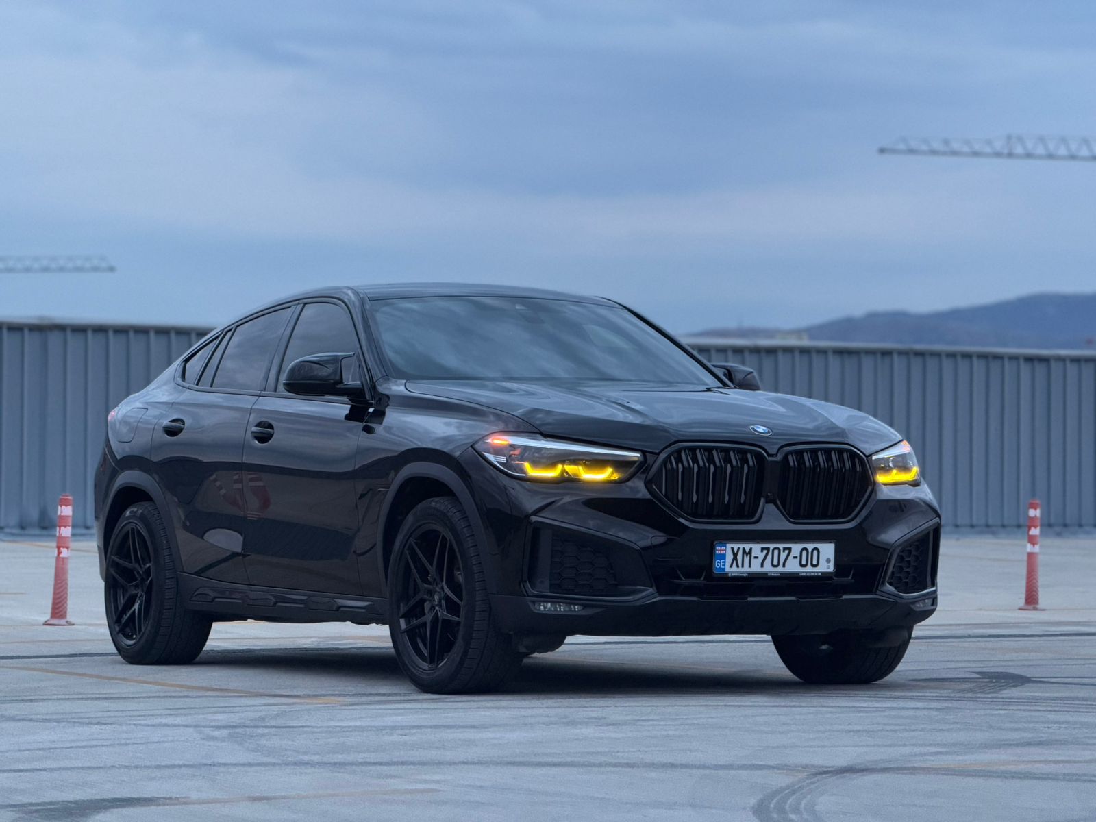 BMW X6 — exterior view 3