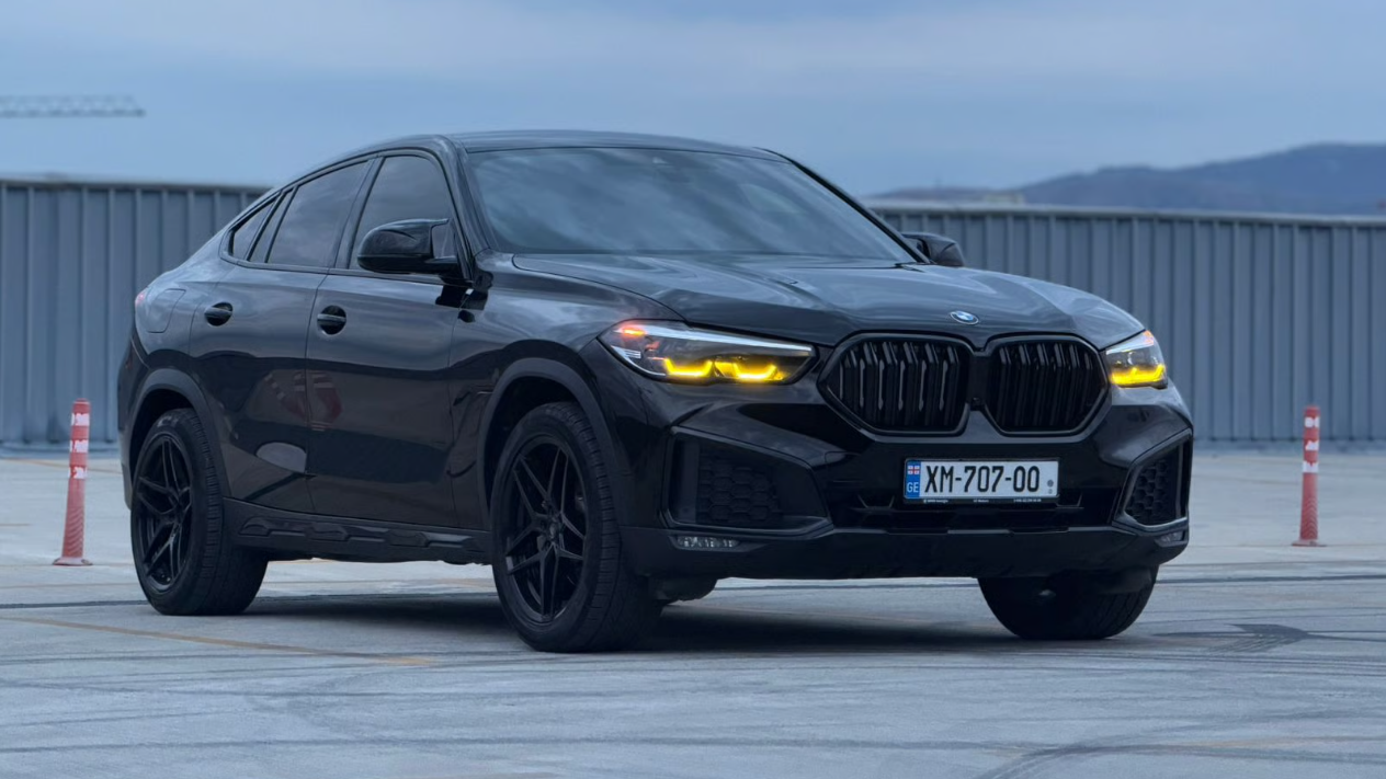 BMW X6 — exterior view 1