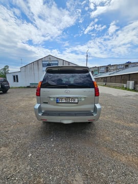 Lexus GX470 — exterior view 4