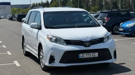 Toyota sienna — exterior view 2