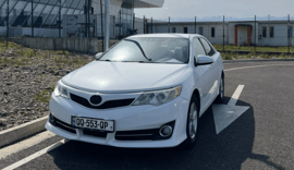 Toyota Camry — exterior view 1