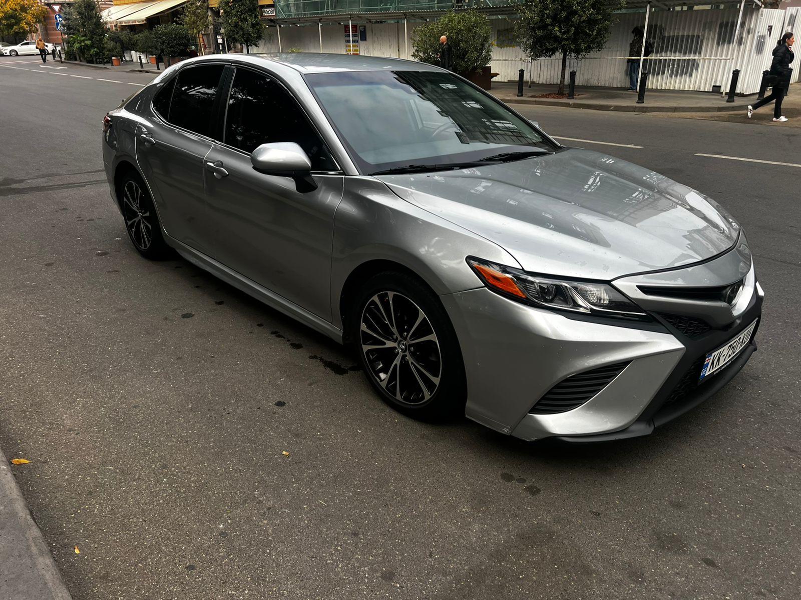 Toyota Camry — exterior view 2