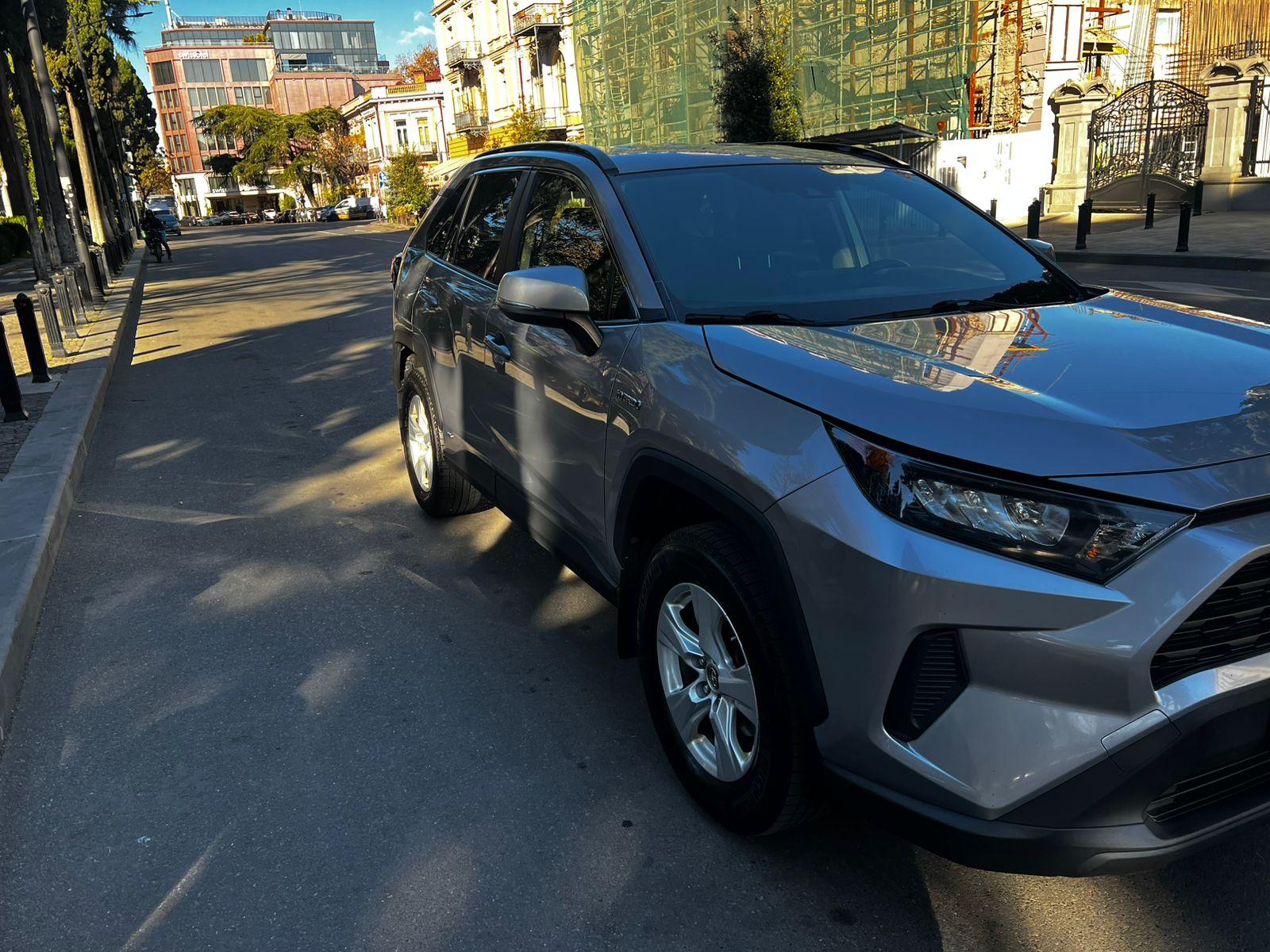 Toyota RAV4 — exterior view 2