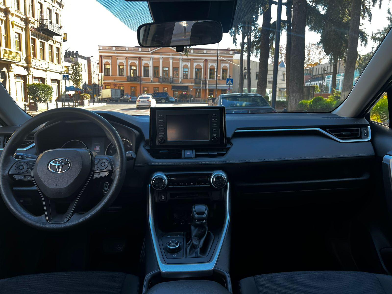 Toyota RAV4 — exterior view 6