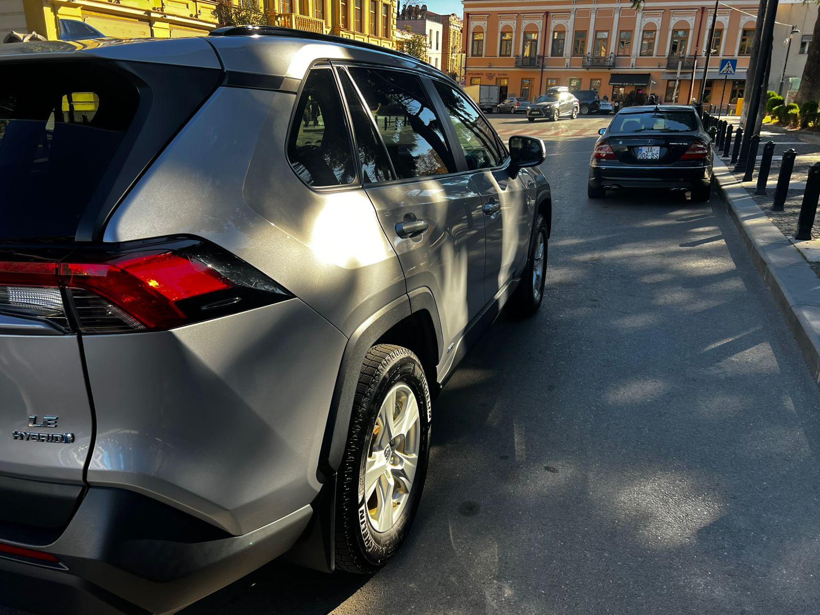 Toyota RAV4 — exterior view 5