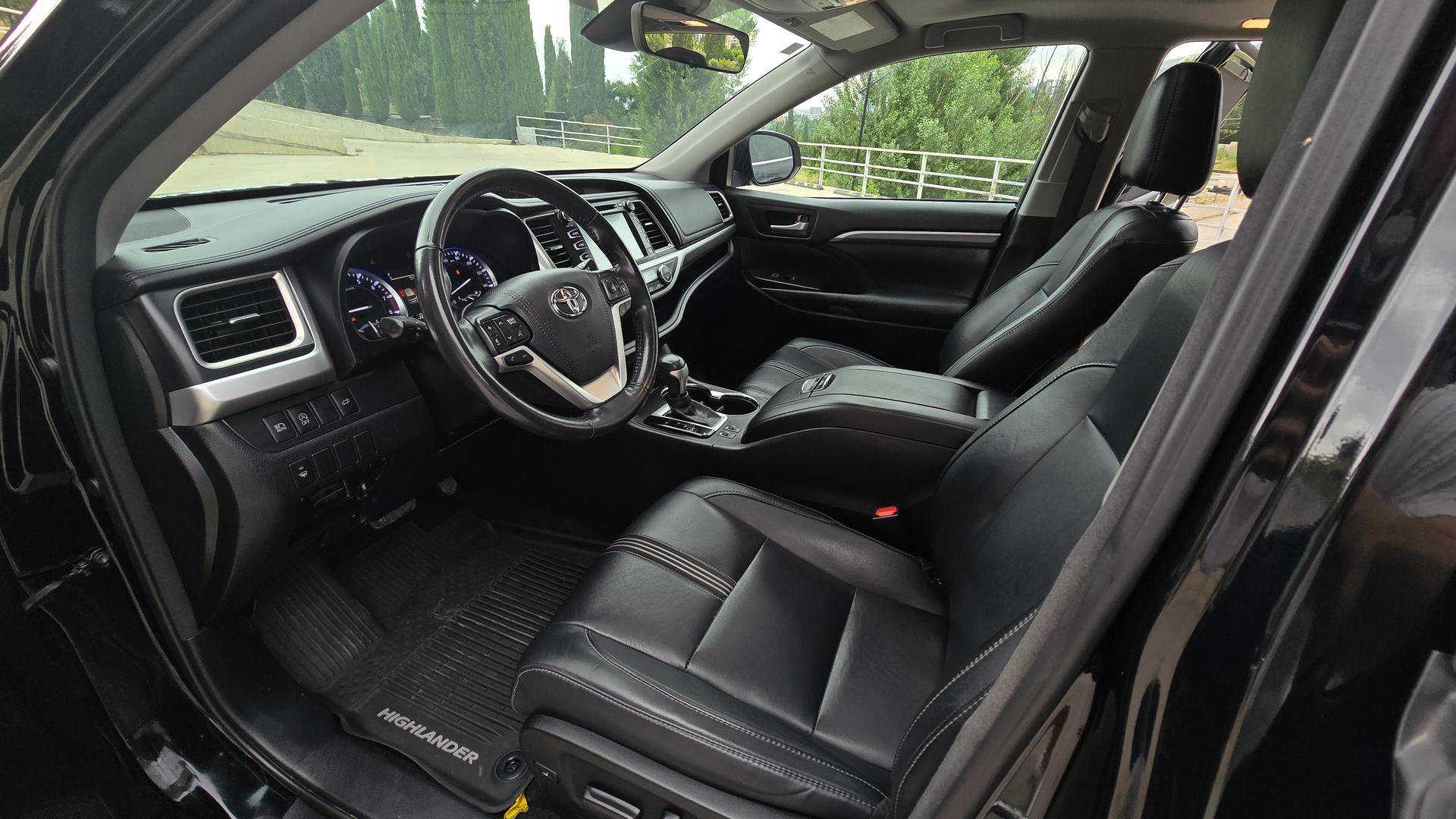 Toyota Highlander — exterior view 9