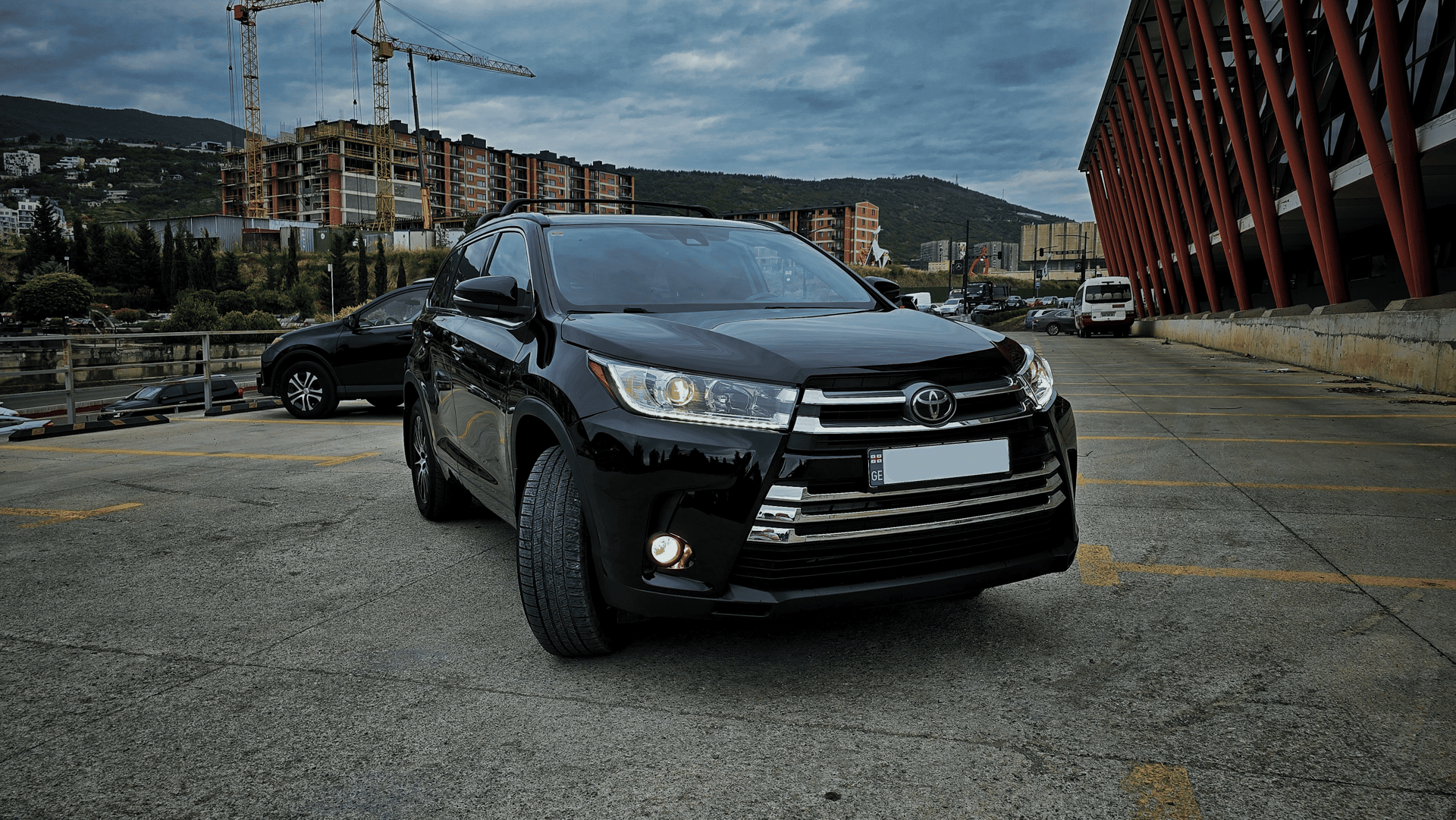 Toyota Highlander — exterior view 4