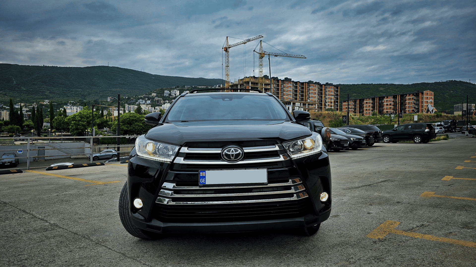 Toyota Highlander — exterior view 6