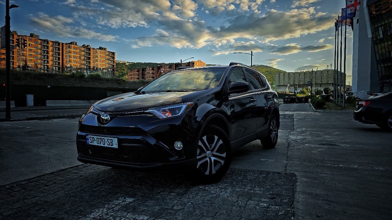 Toyota RAV4 Limited — exterior view 2