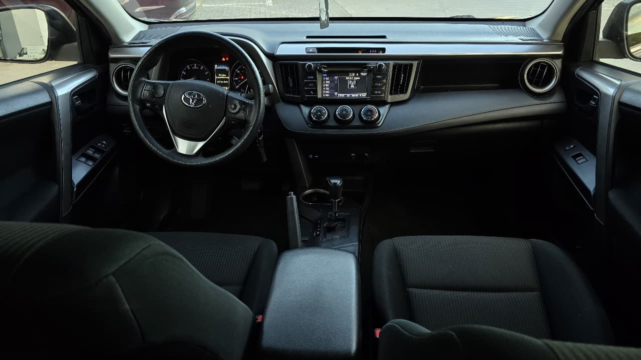 Toyota RAV4 Limited — exterior view 7