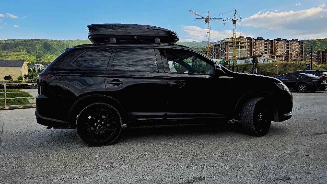 Mitsubishi Outlander — exterior view 6