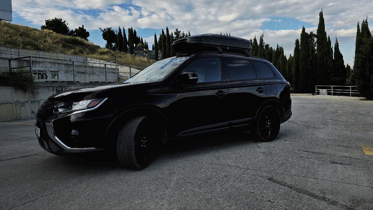 Mitsubishi Outlander — exterior view 7