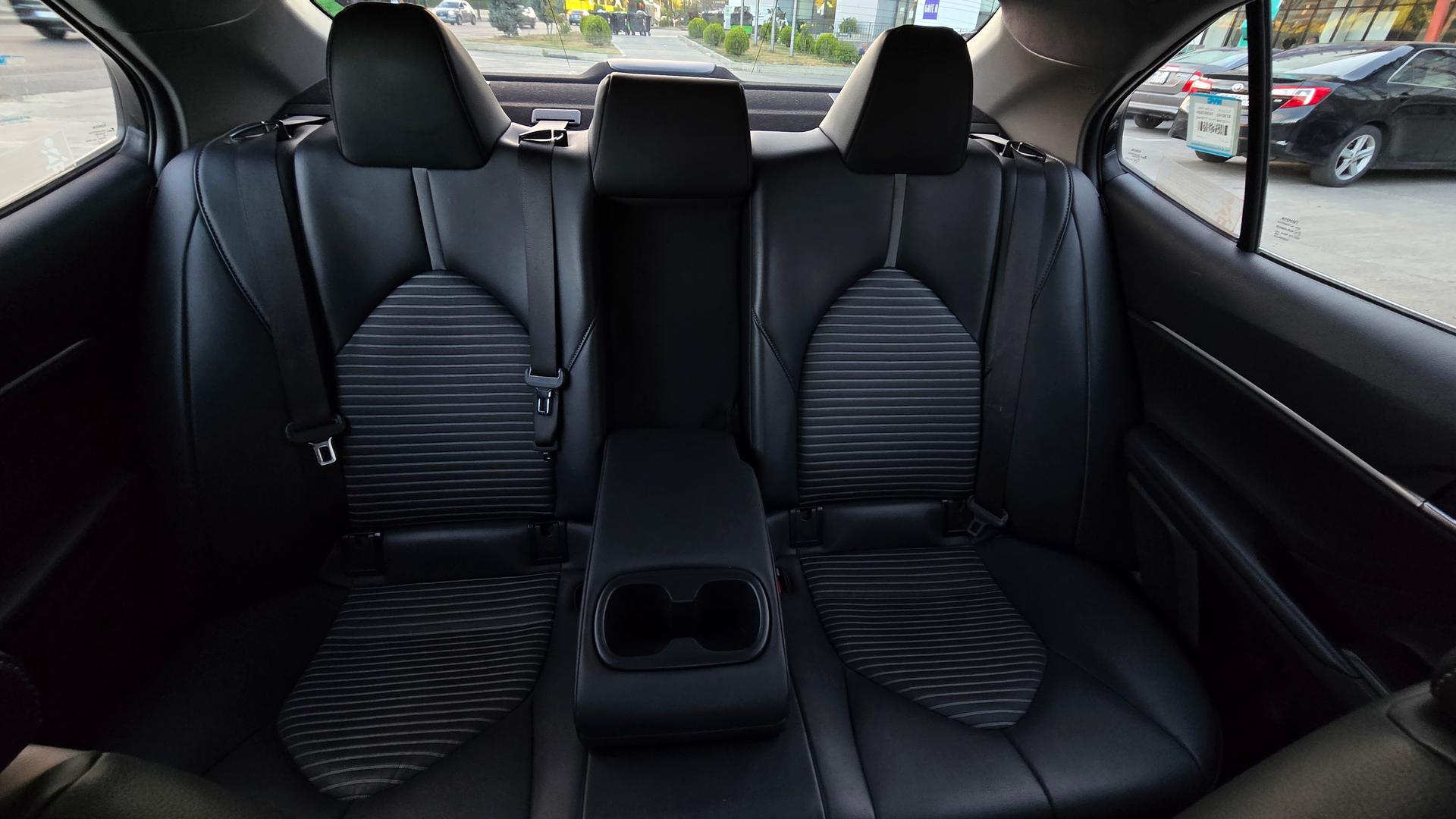 Toyota Camry — exterior view 5