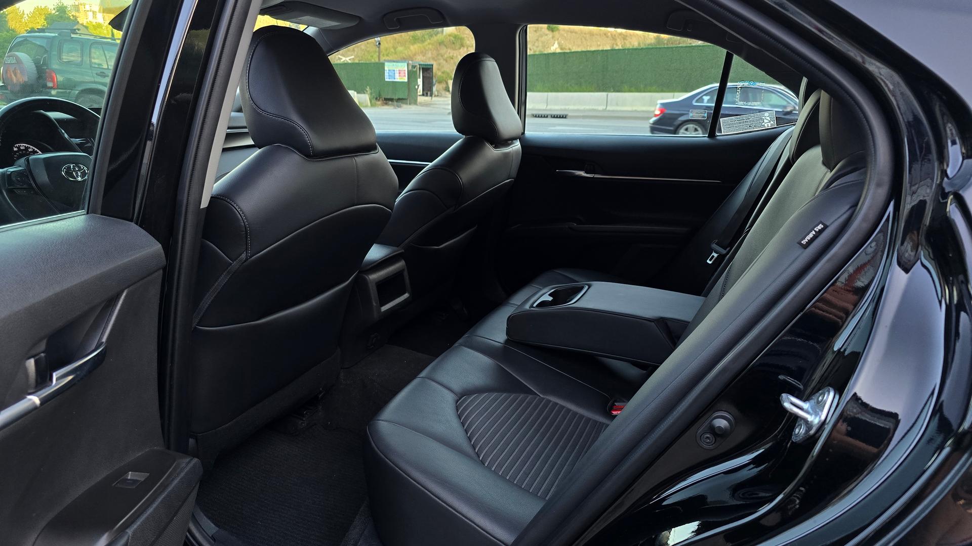 Toyota Camry — exterior view 6