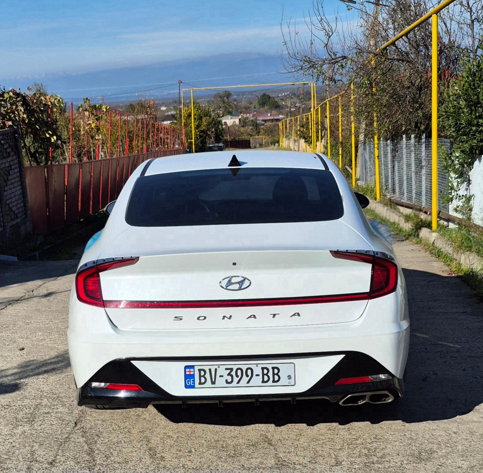 Hyundai Sonata — exterior view 3
