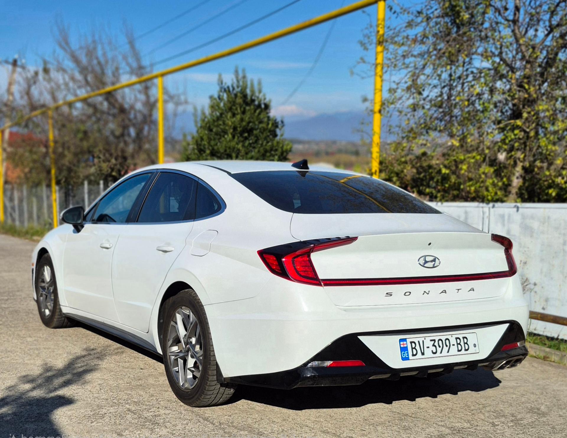 Hyundai Sonata — exterior view 4