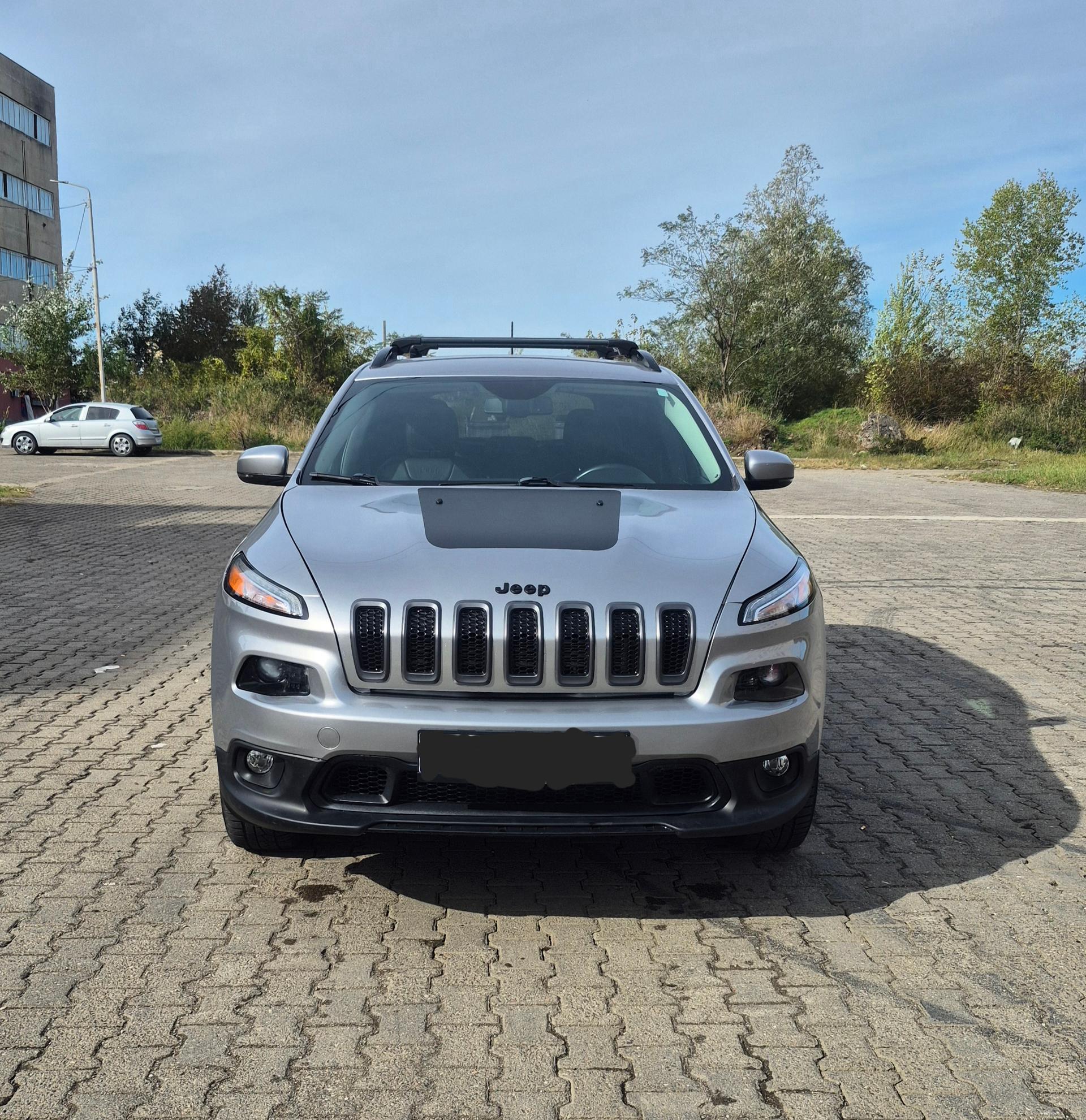 Jeep Cherokee — exterior view 3