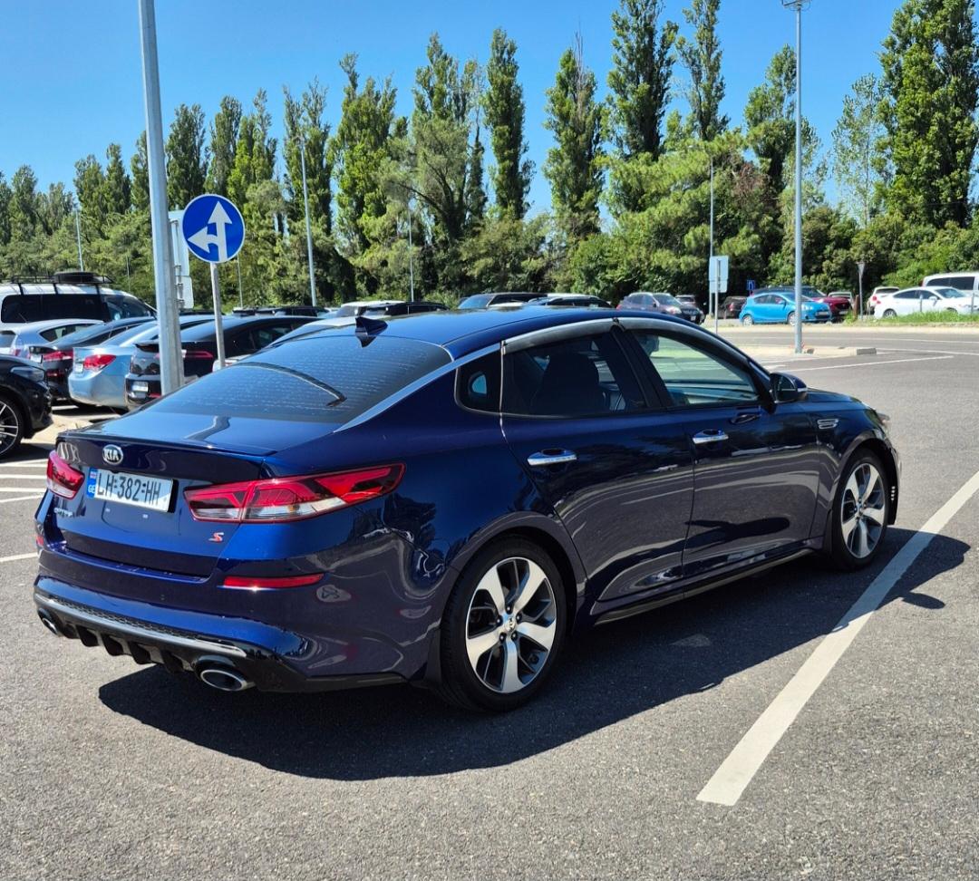 Kia Optima — exterior view 2