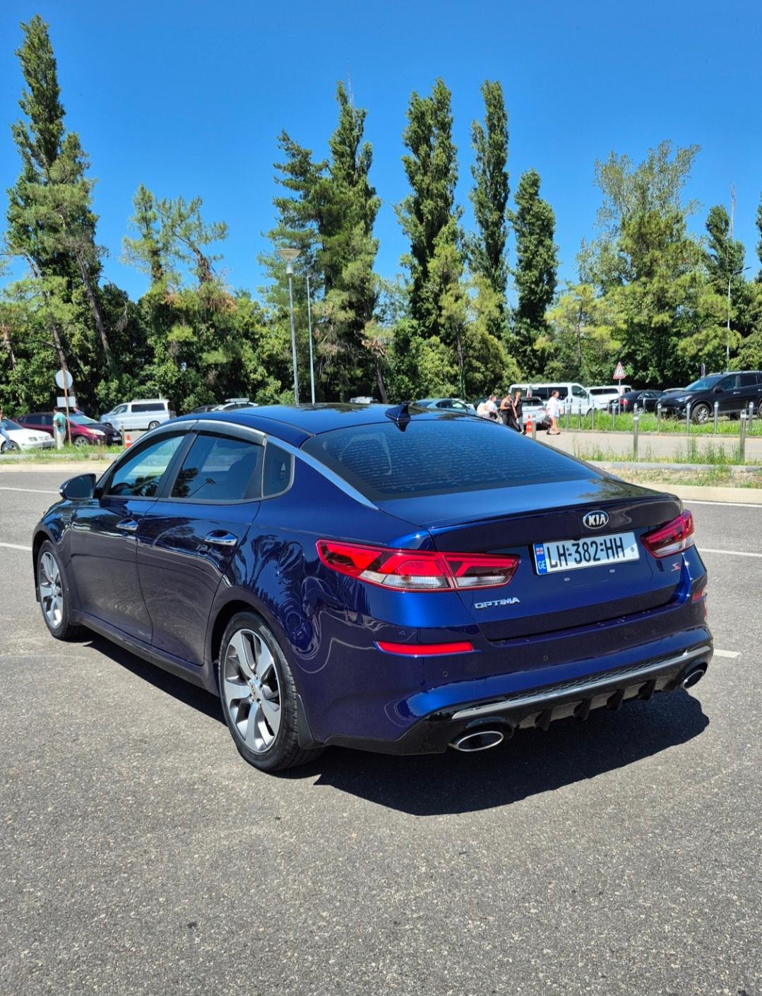 Kia Optima — exterior view 3