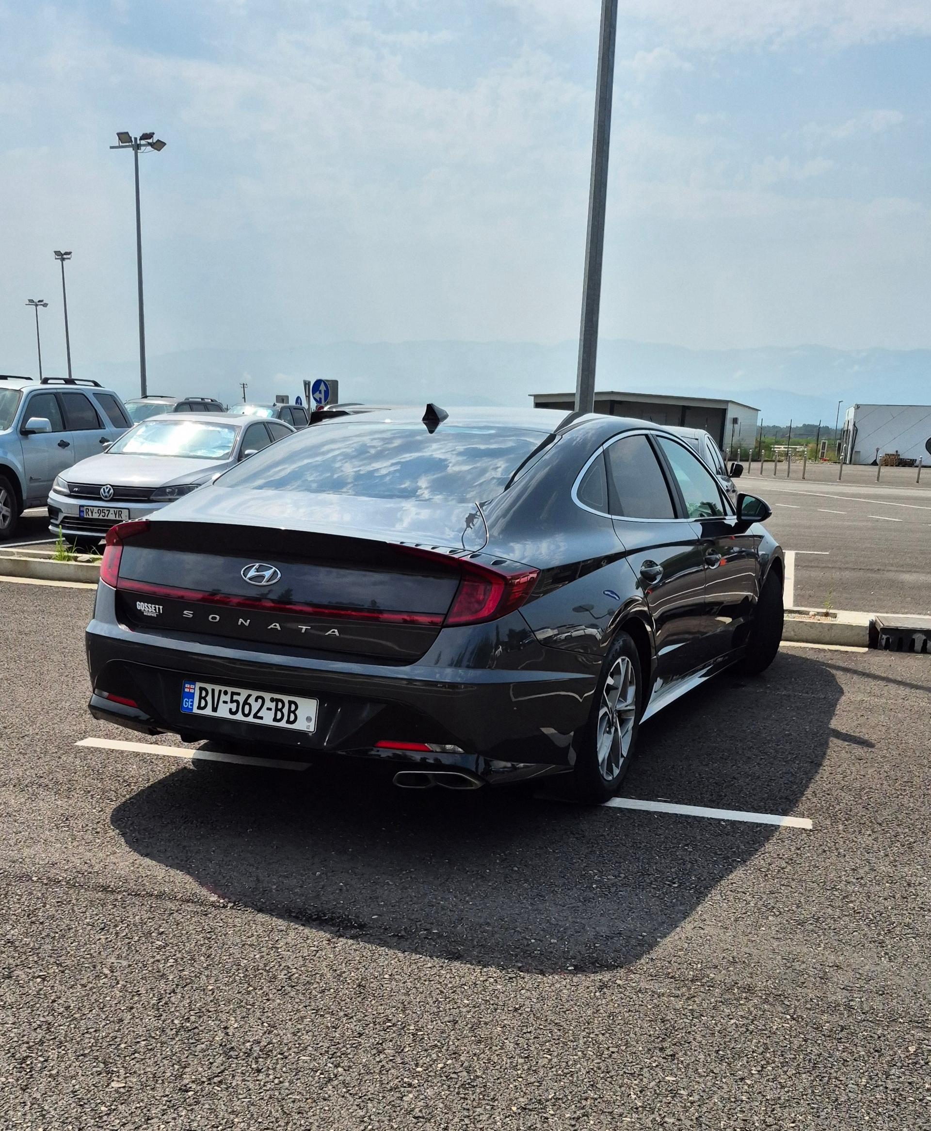 Hyundai Sonata — exterior view 3