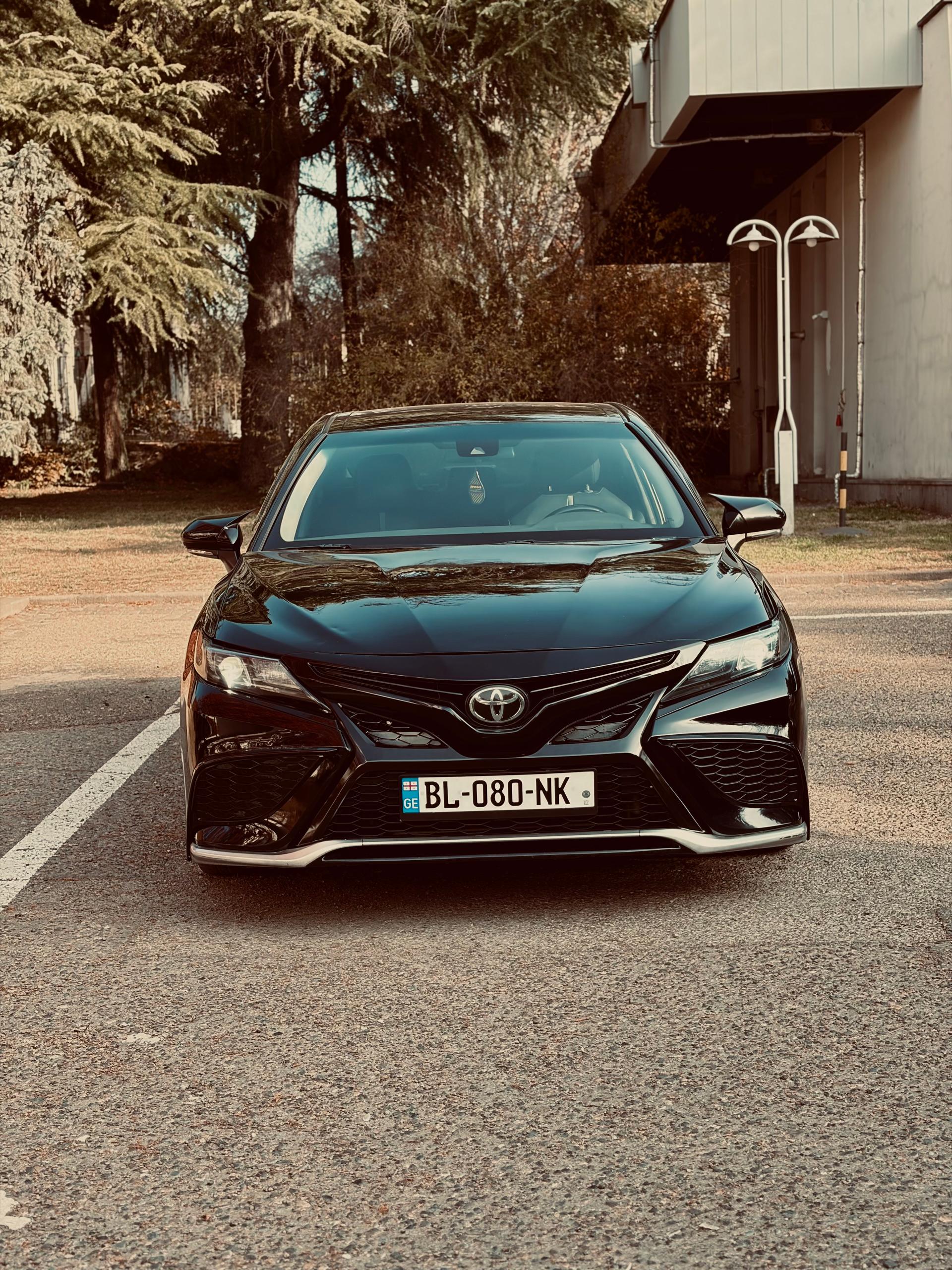 Toyota Camry — exterior view 6