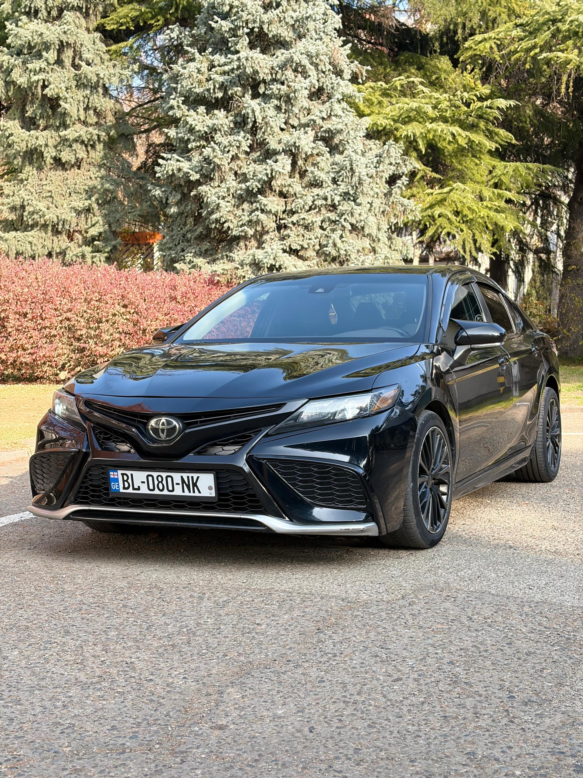 Toyota Camry — exterior view 2