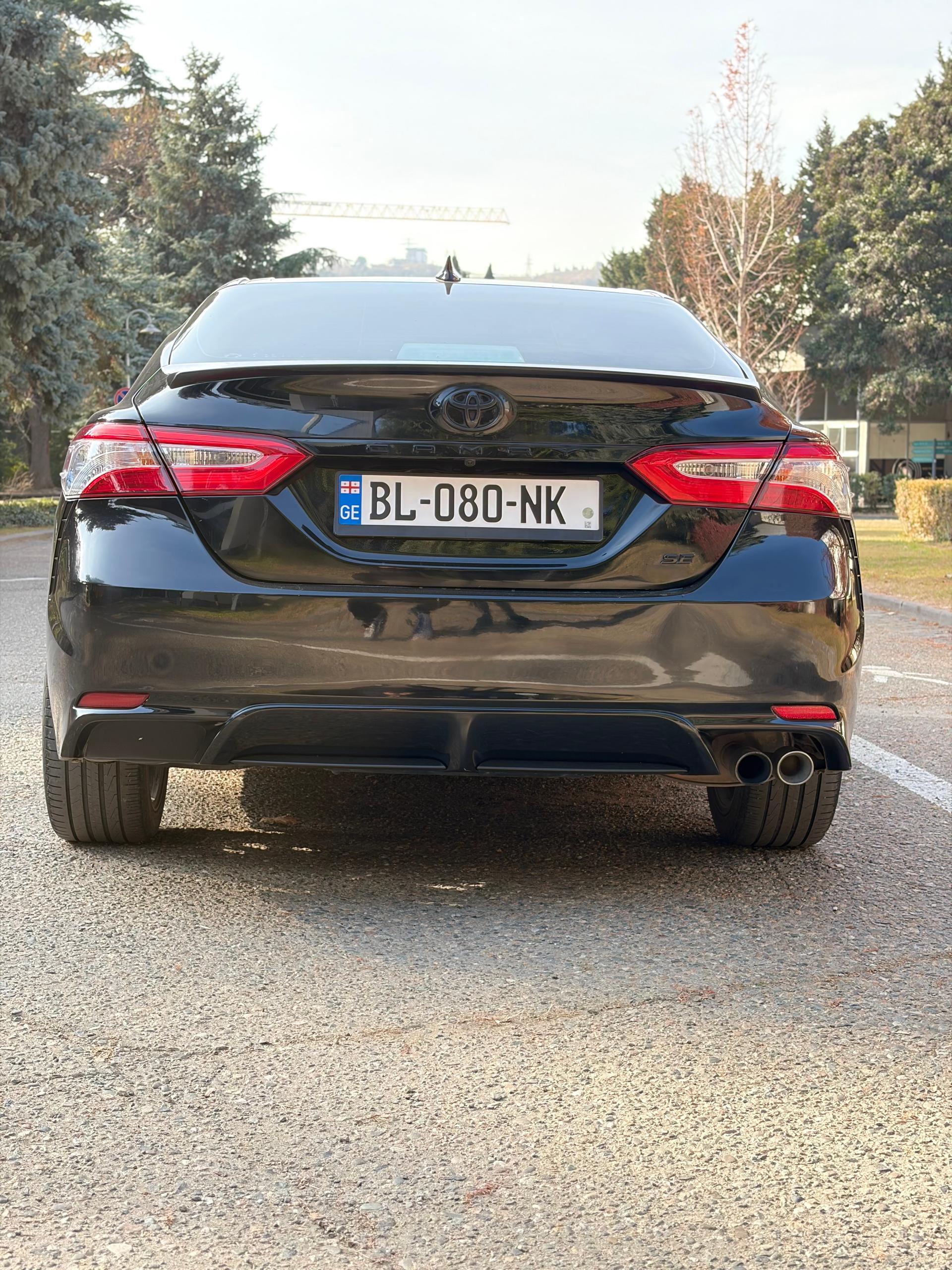 Toyota Camry — exterior view 4