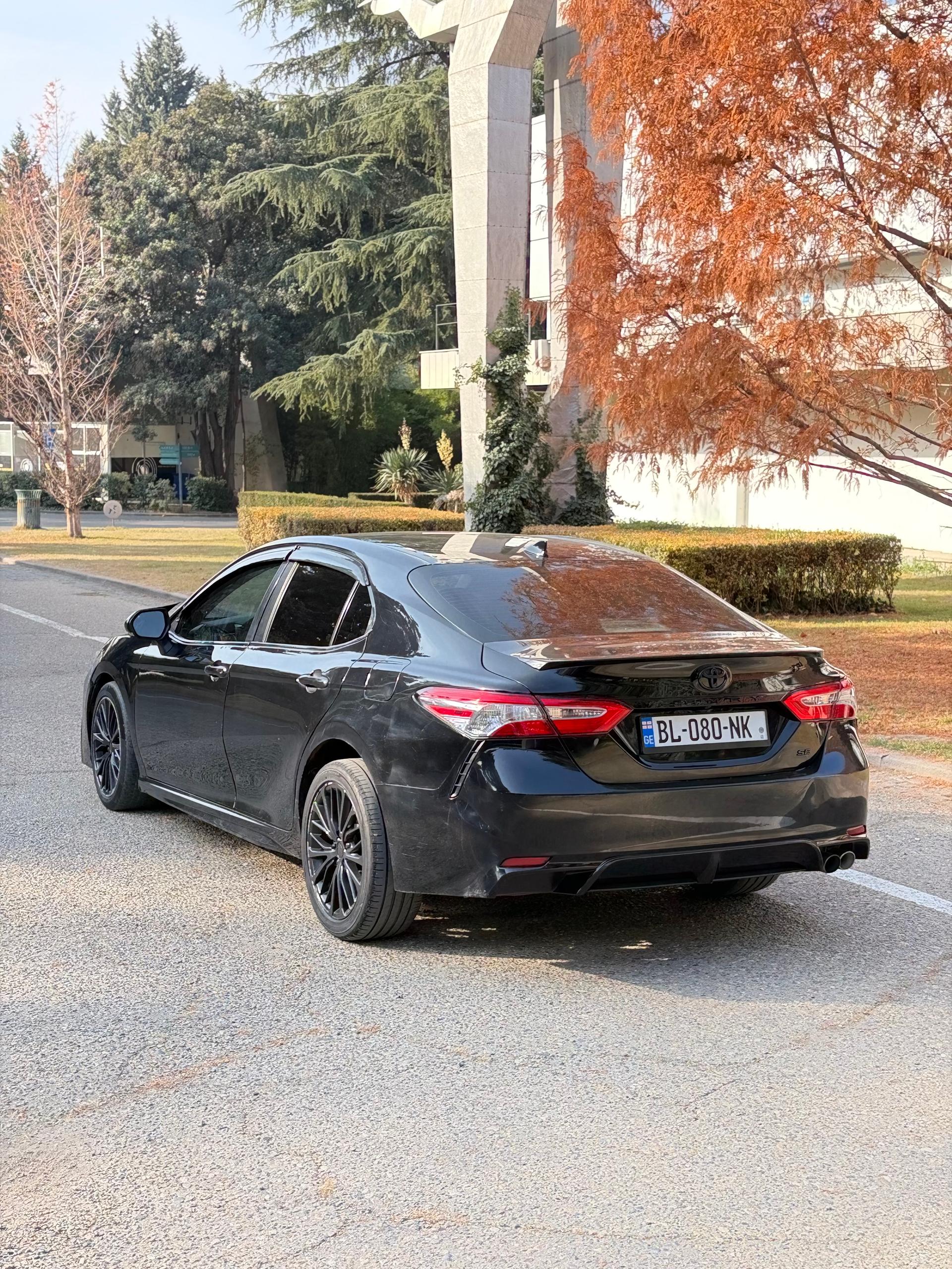 Toyota Camry — exterior view 5