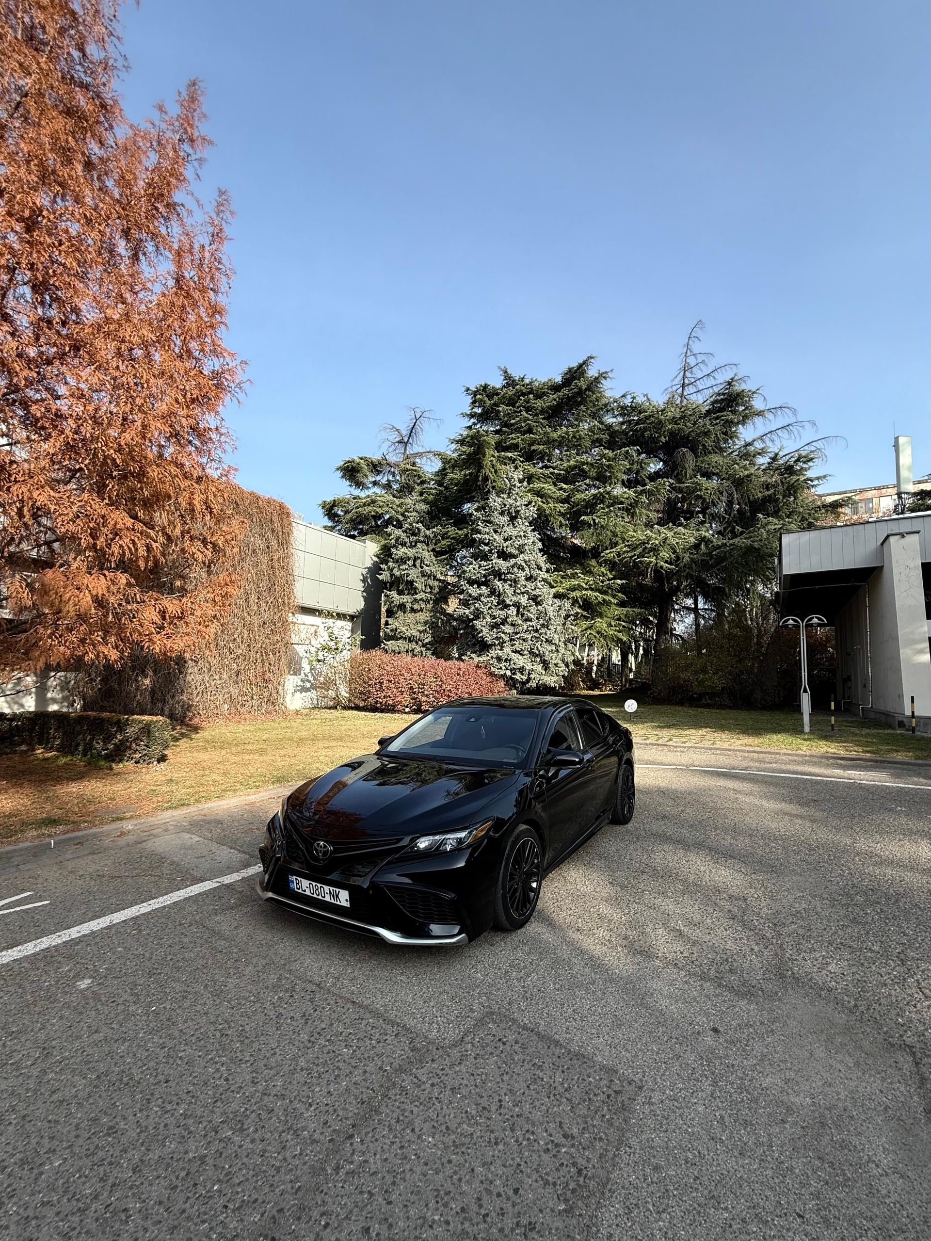 Toyota Camry — exterior view 7
