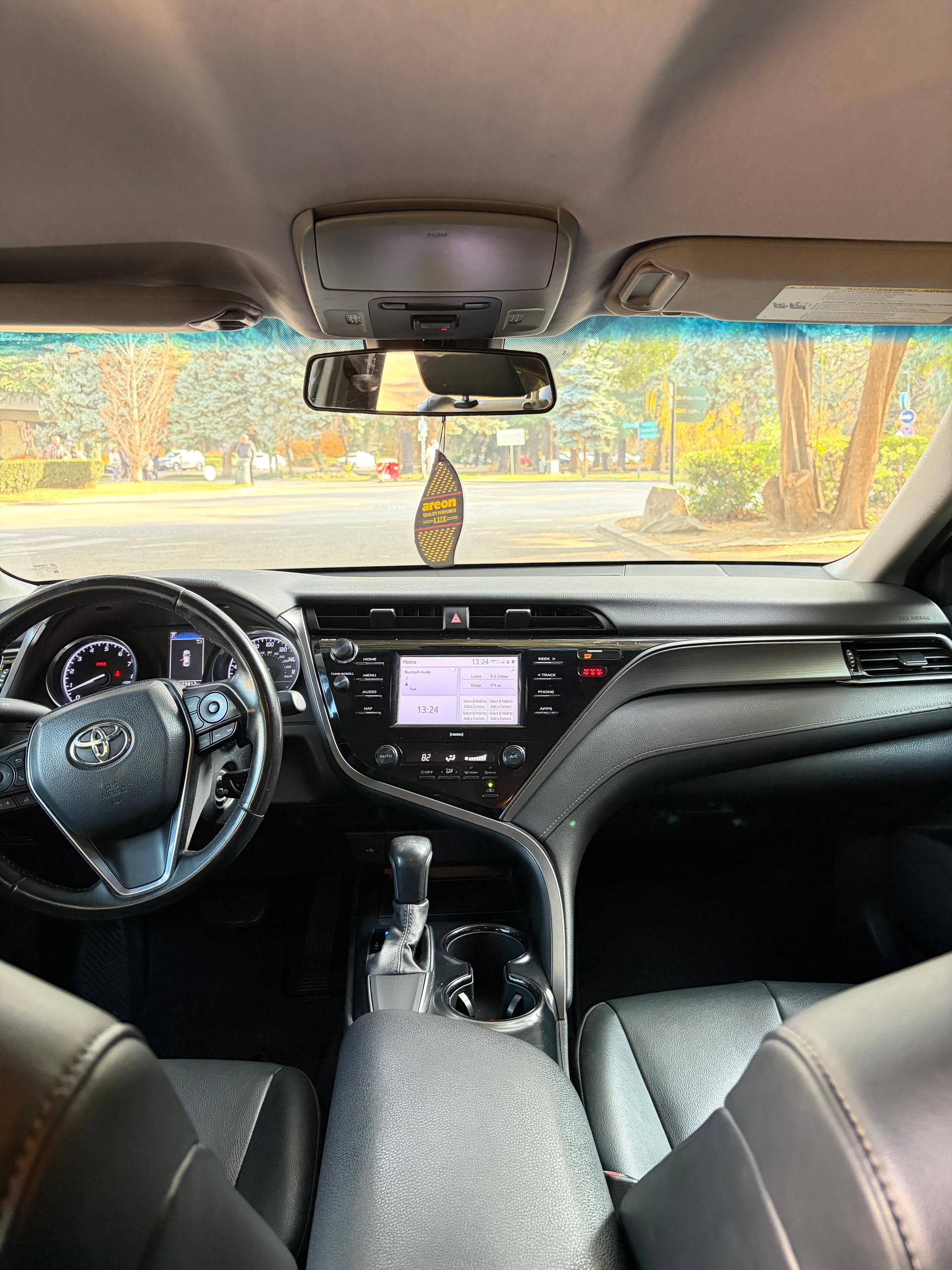 Toyota Camry — exterior view 8