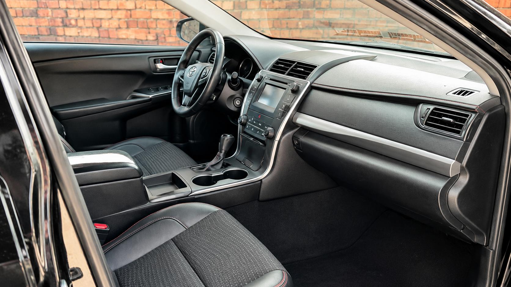 Toyota Camry — exterior view 7
