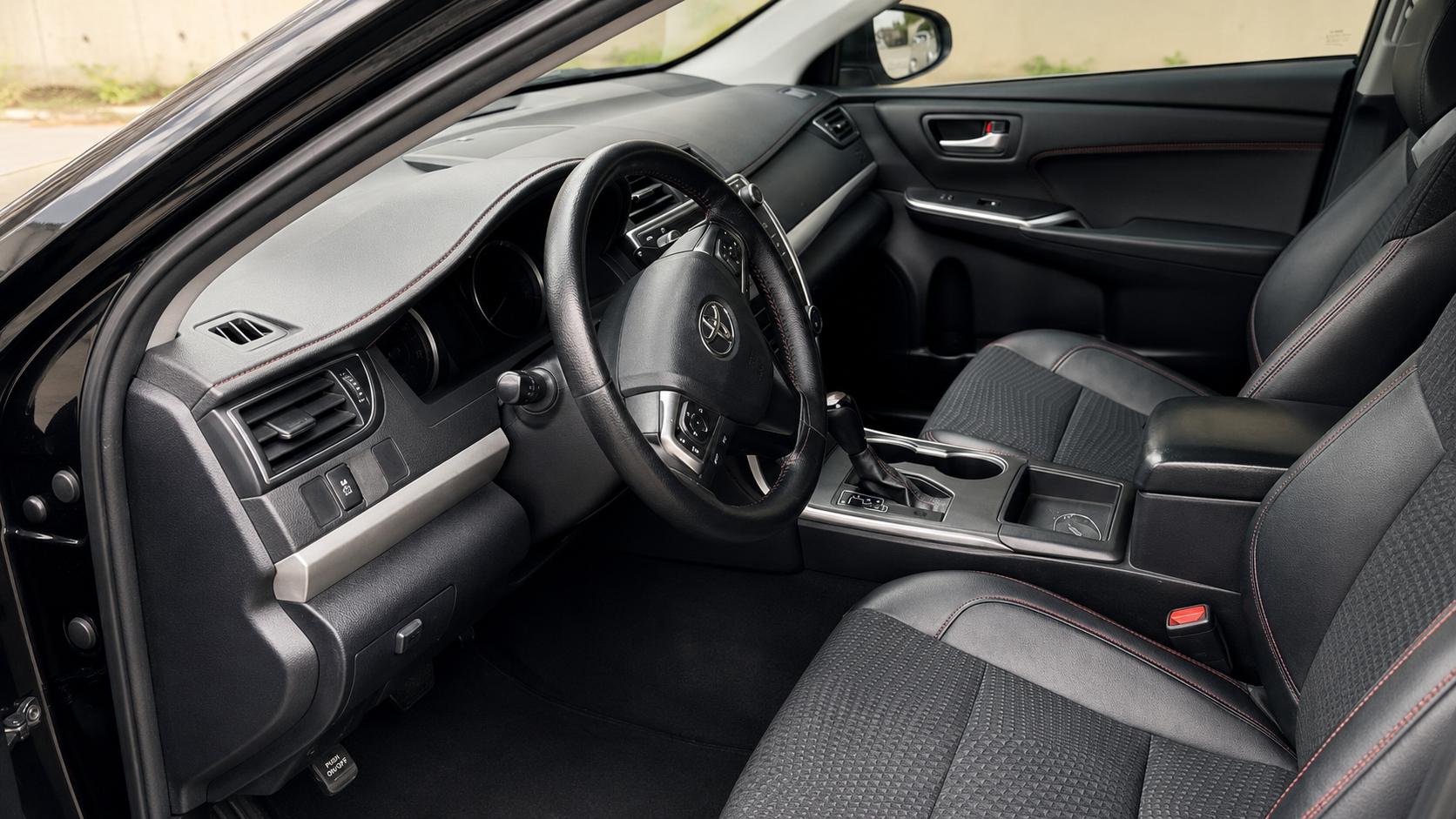 Toyota Camry — exterior view 8