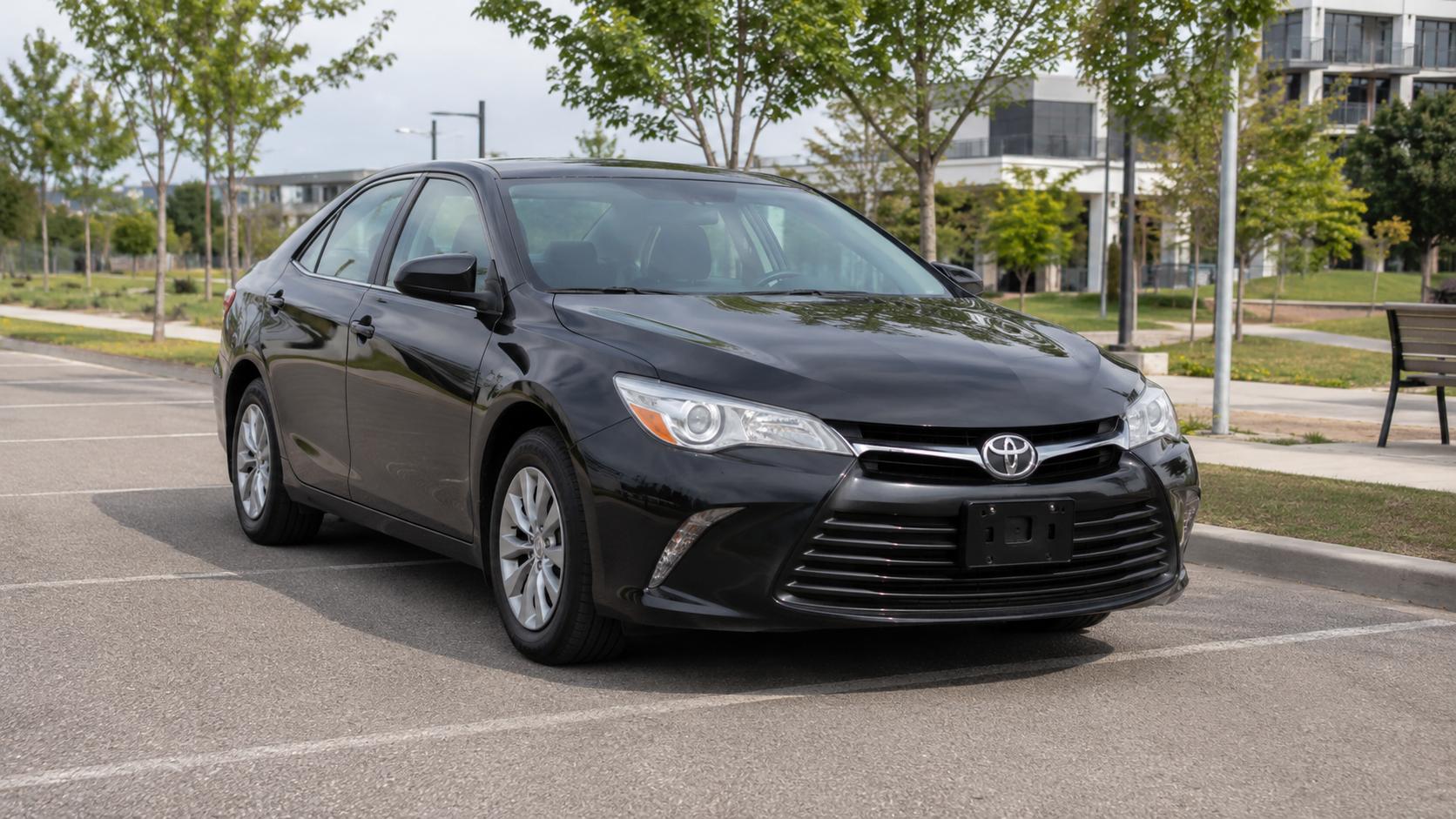 Toyota Camry — exterior view 2