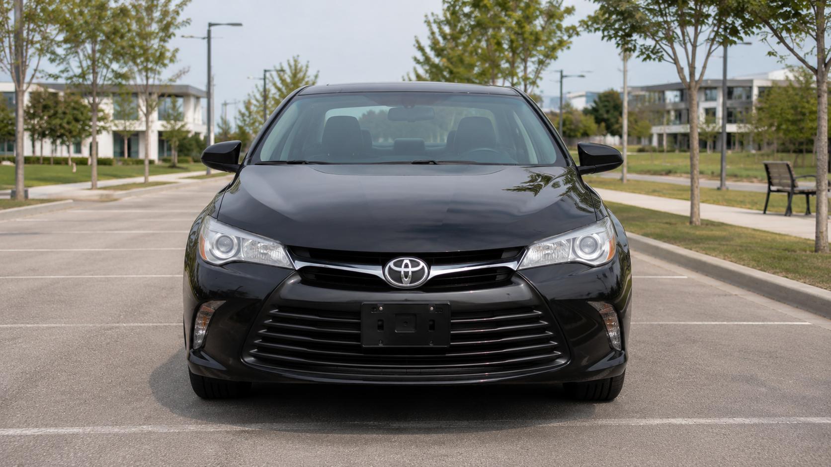 Toyota Camry — exterior view 3