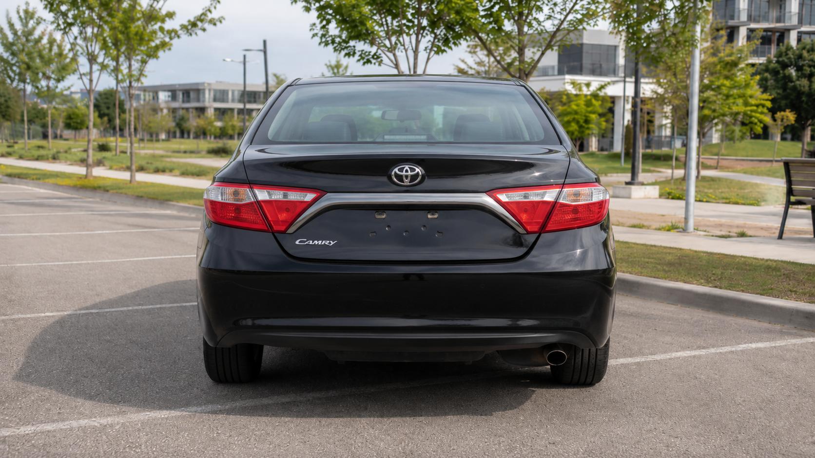 Toyota Camry — exterior view 4