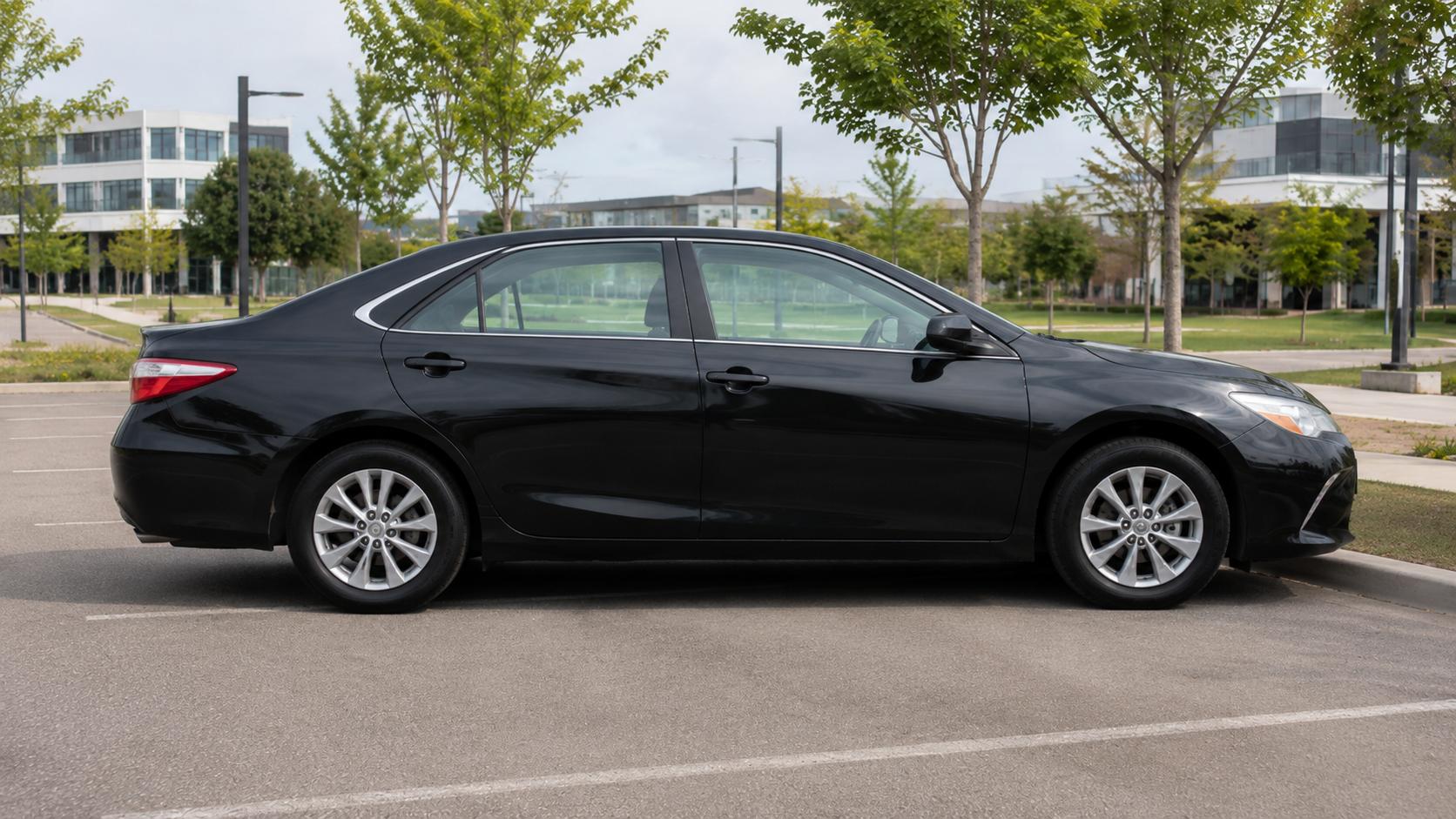 Toyota Camry — exterior view 5