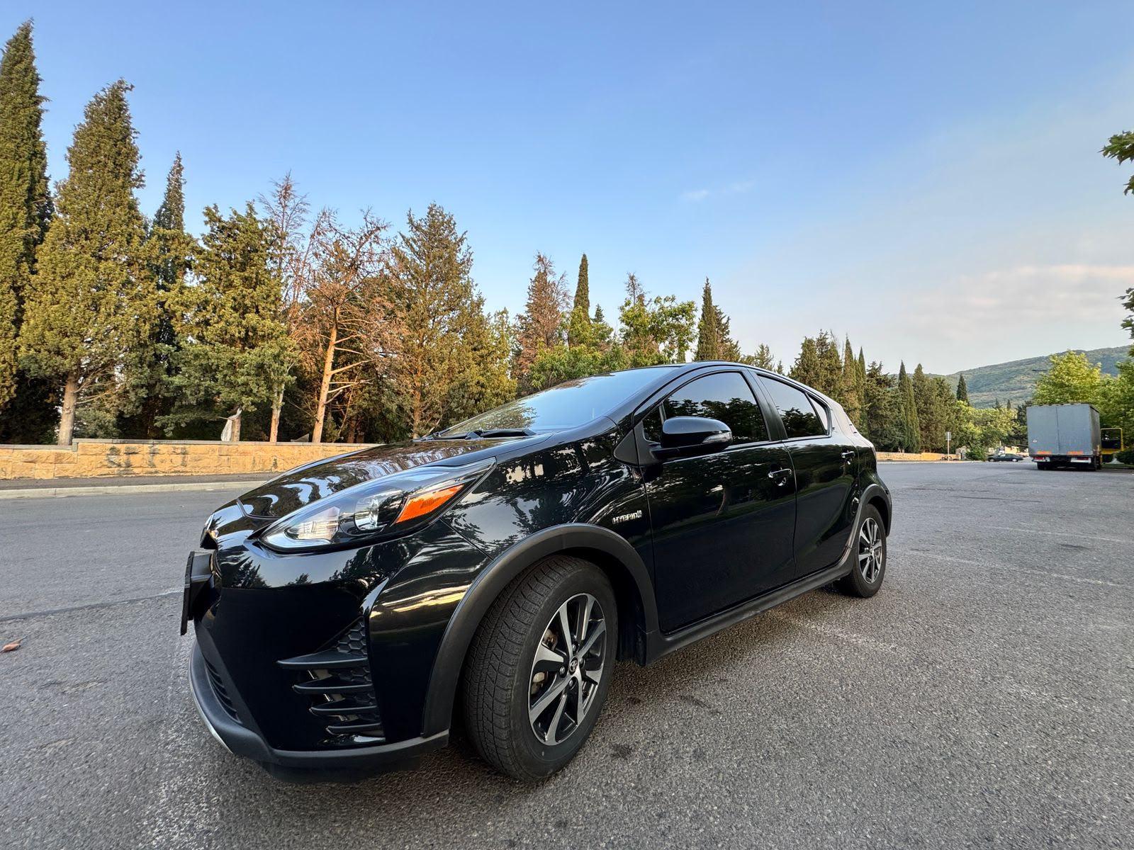 Toyota Prius C — exterior view 2