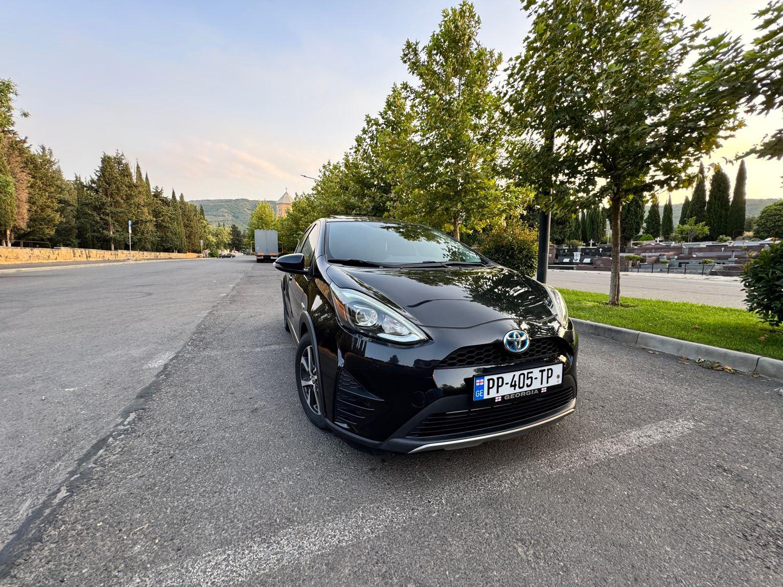 Toyota Prius C — exterior view 5