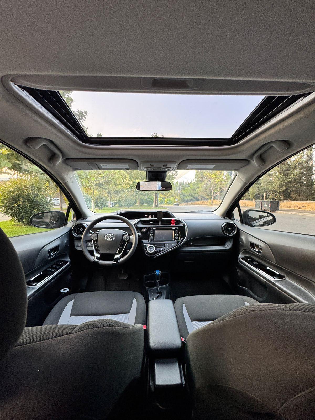 Toyota Prius C — exterior view 6