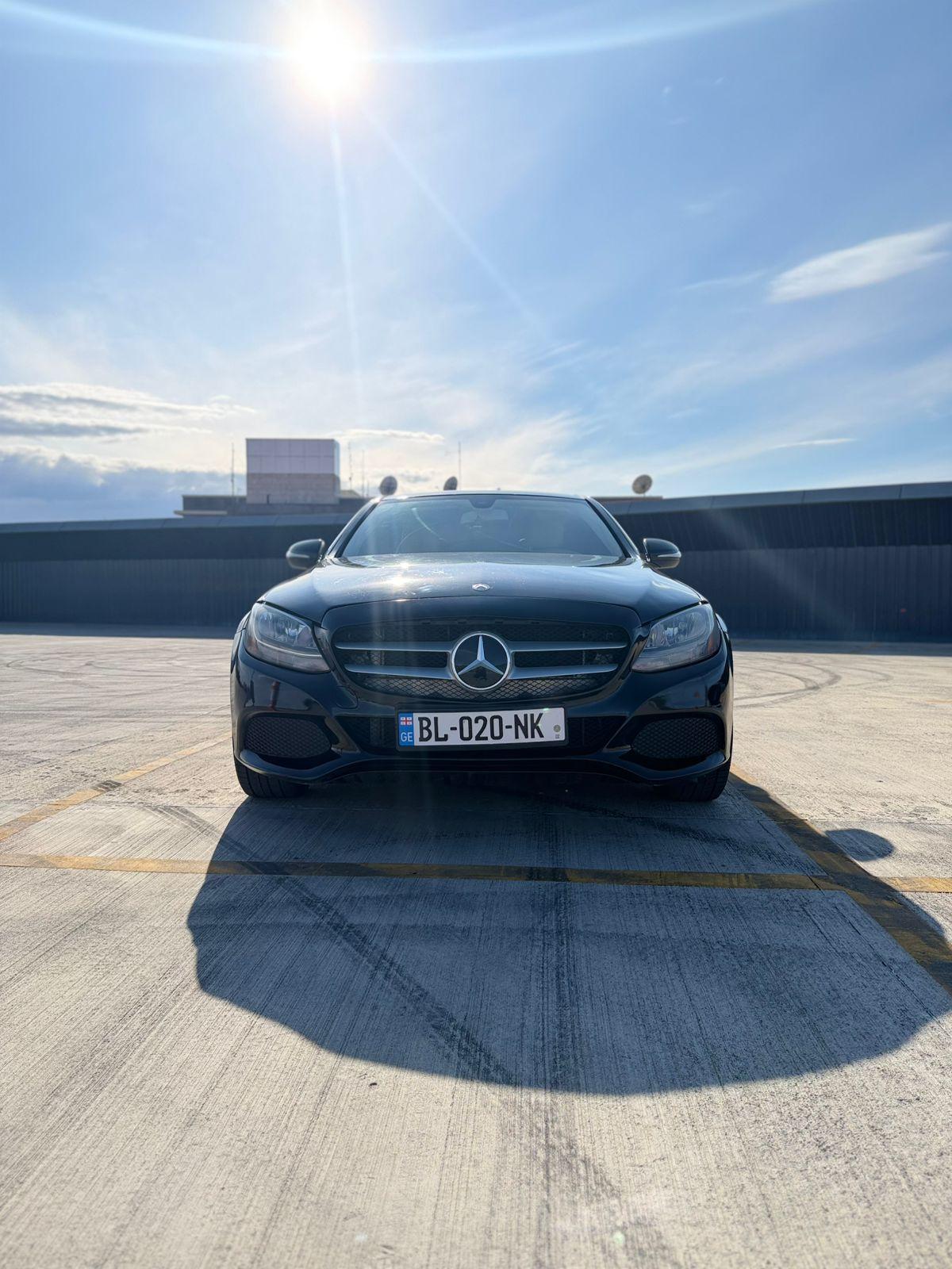 Mercedes-Benz C300 — exterior view 2